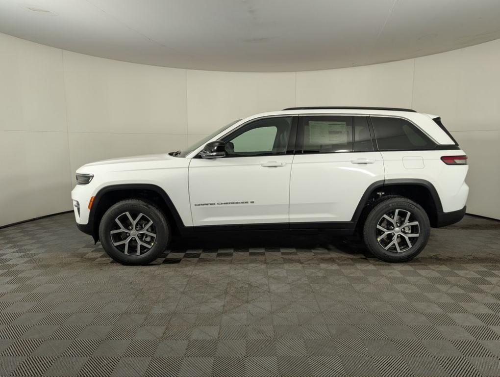 new 2025 Jeep Grand Cherokee car, priced at $43,645