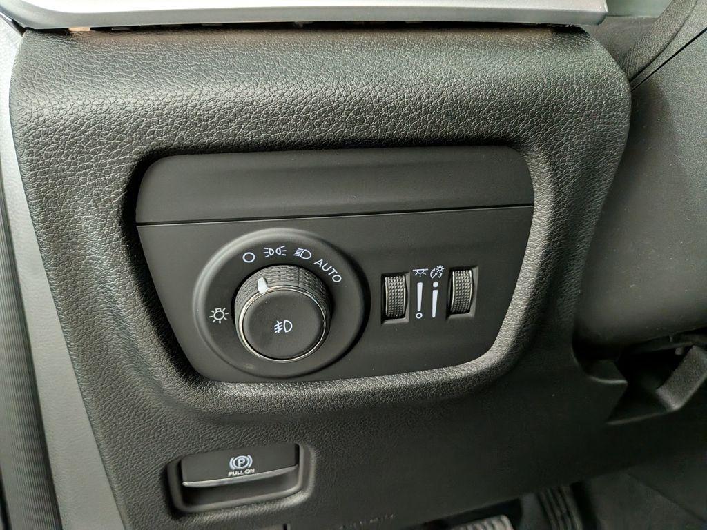 new 2025 Jeep Grand Cherokee L car, priced at $47,077