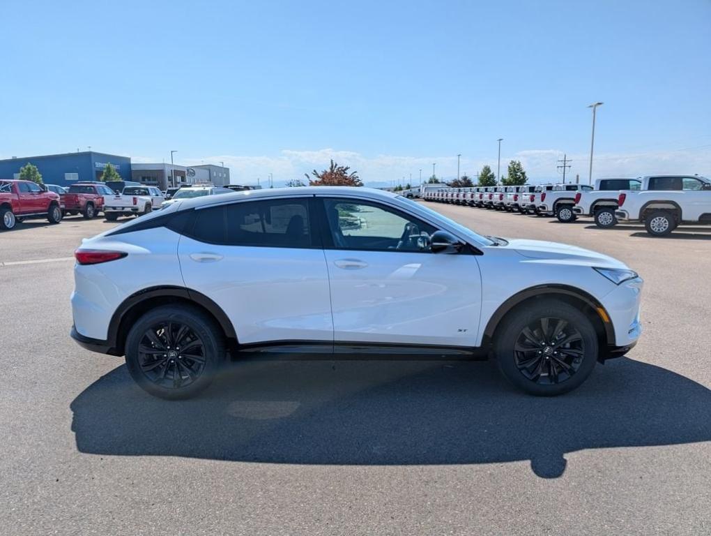 new 2025 Buick Envista car, priced at $27,089