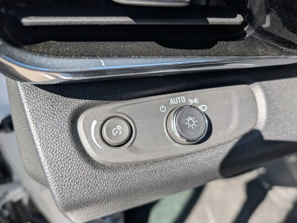 new 2025 Buick Envista car, priced at $27,089