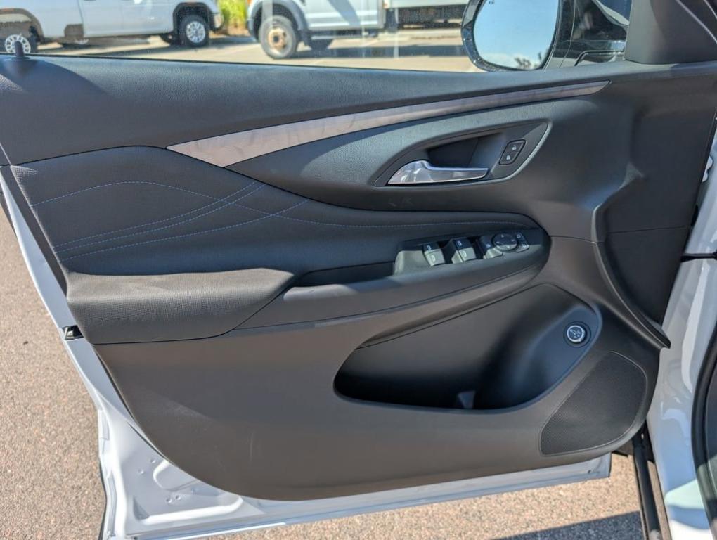 new 2025 Buick Envista car, priced at $27,089