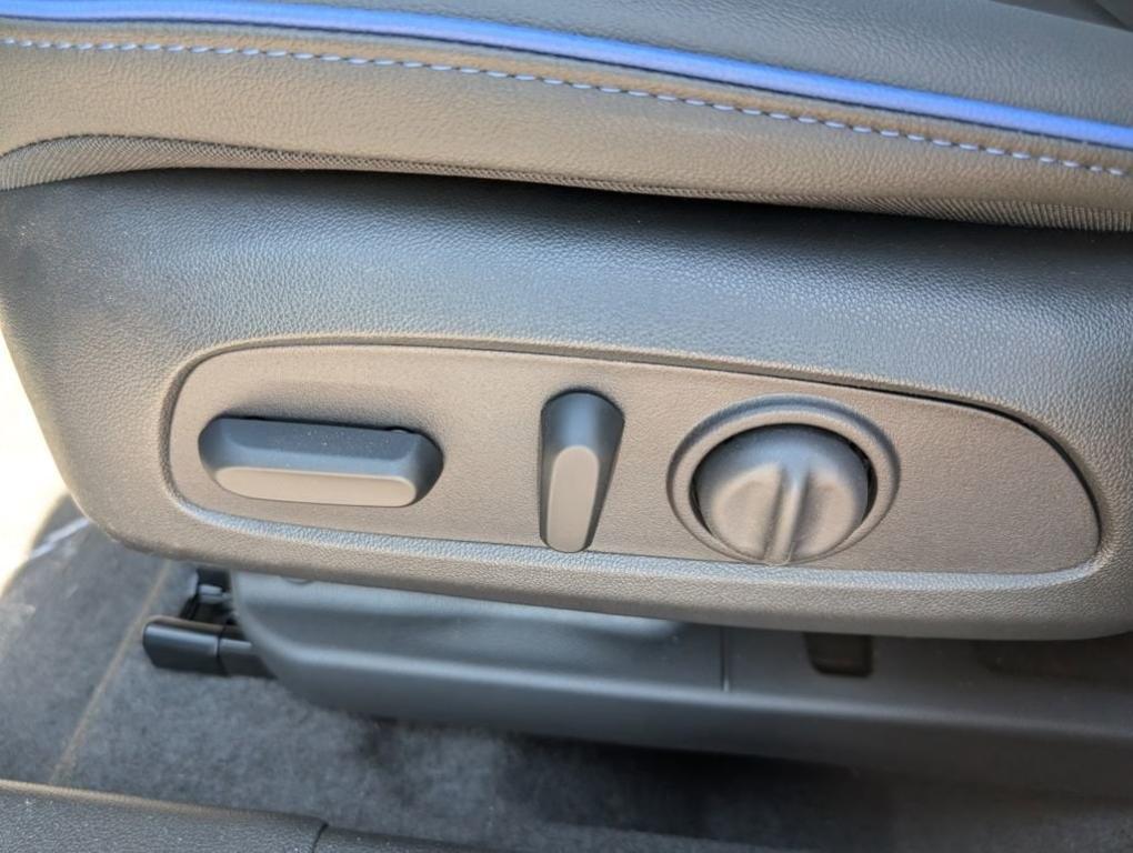 new 2025 Buick Envista car, priced at $27,089