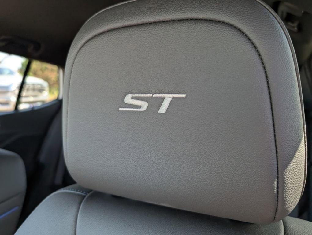new 2025 Buick Envista car, priced at $27,089