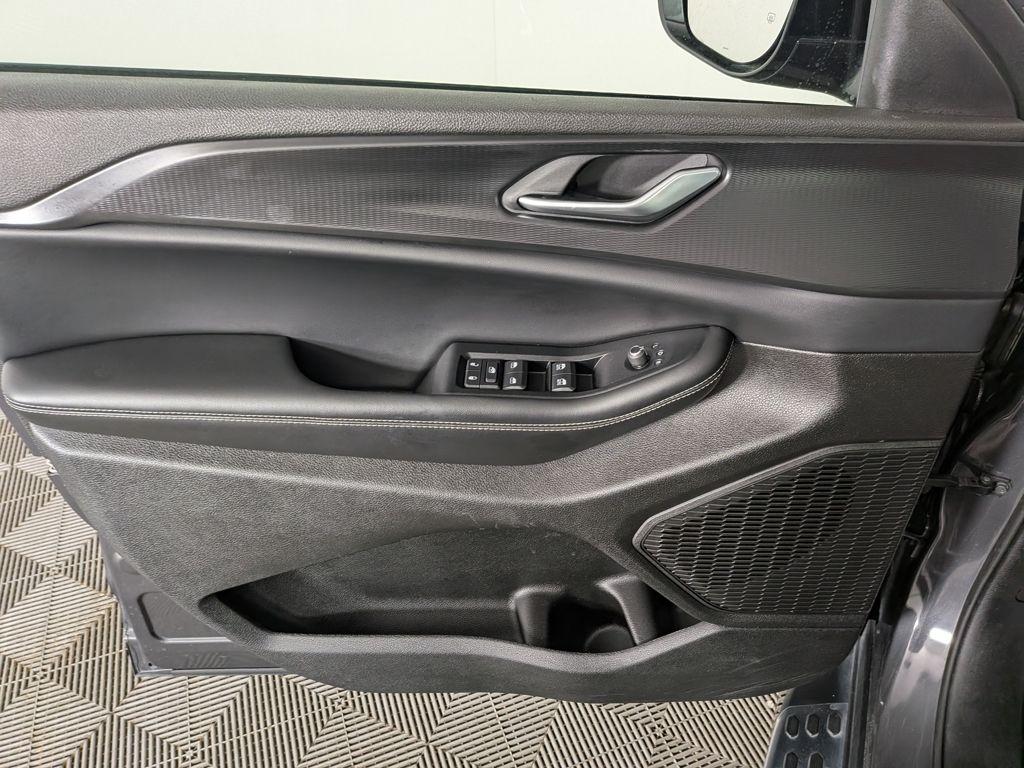 used 2024 Jeep Grand Cherokee car, priced at $34,988