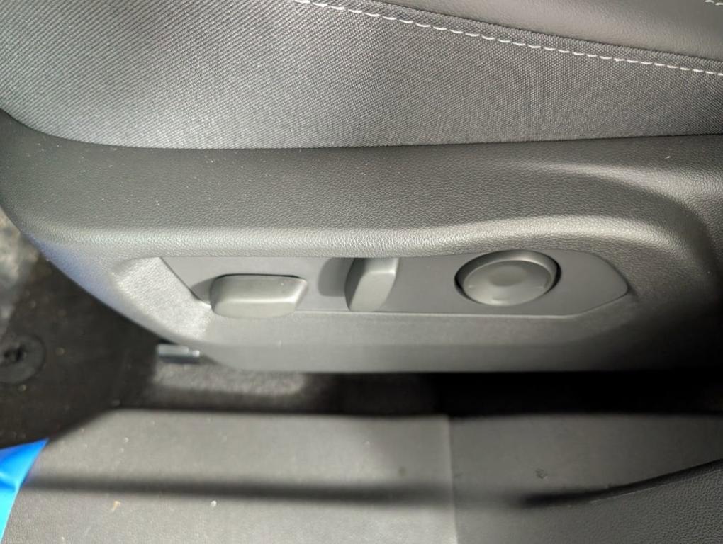 new 2025 Buick Envision car, priced at $34,368