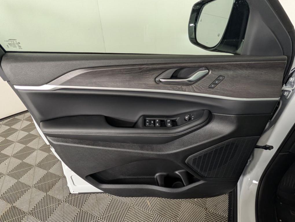 new 2025 Jeep Grand Cherokee L car, priced at $51,891