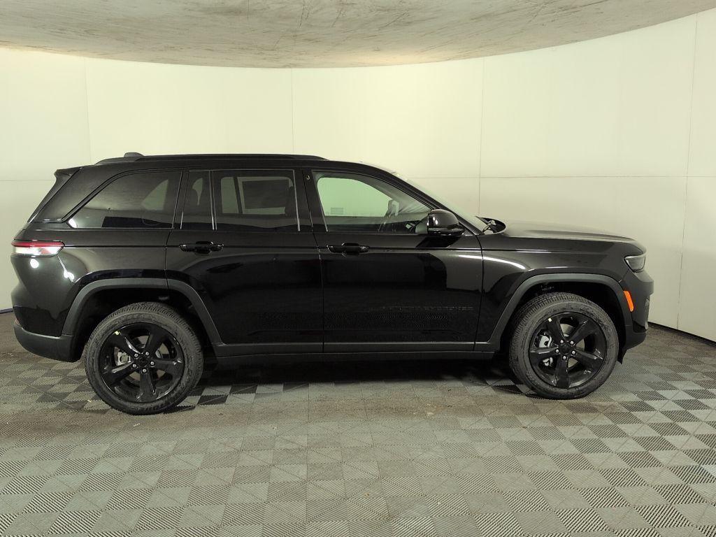 new 2025 Jeep Grand Cherokee car, priced at $45,278