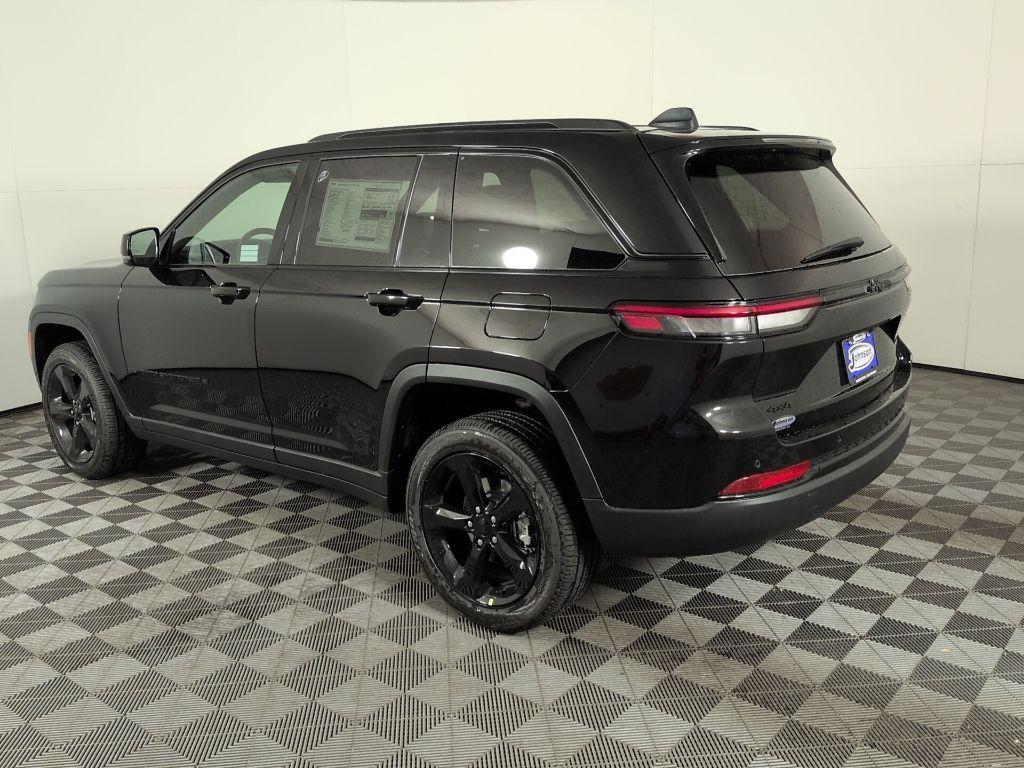 new 2025 Jeep Grand Cherokee car, priced at $45,278