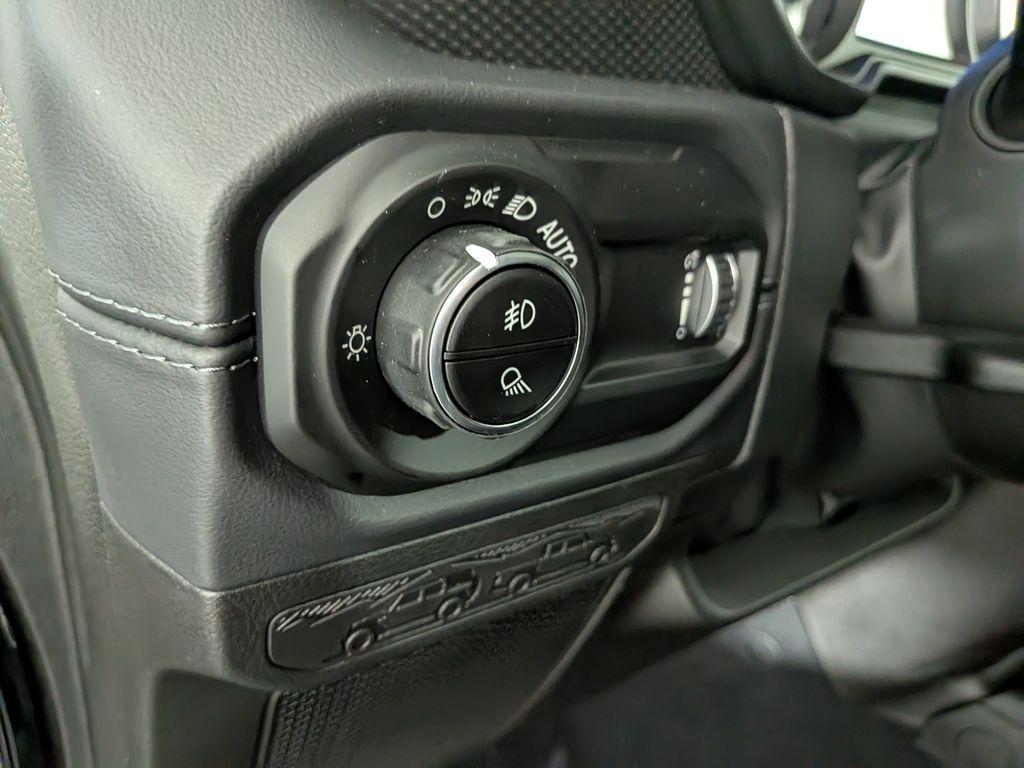 new 2025 Jeep Gladiator car, priced at $45,705