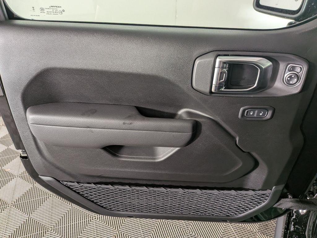 new 2025 Jeep Gladiator car, priced at $45,705