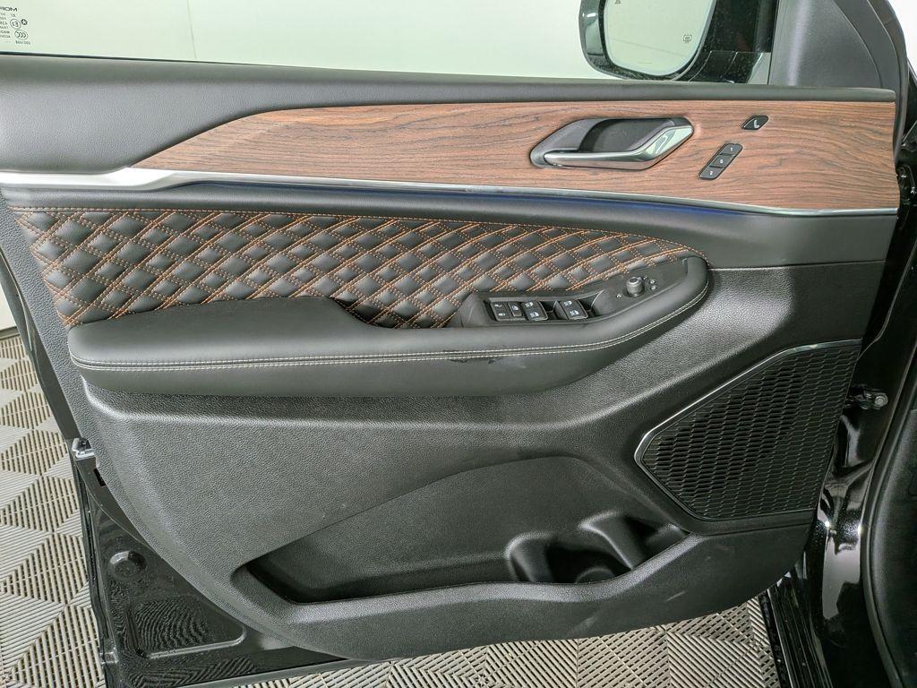 new 2025 Jeep Grand Cherokee car, priced at $58,949