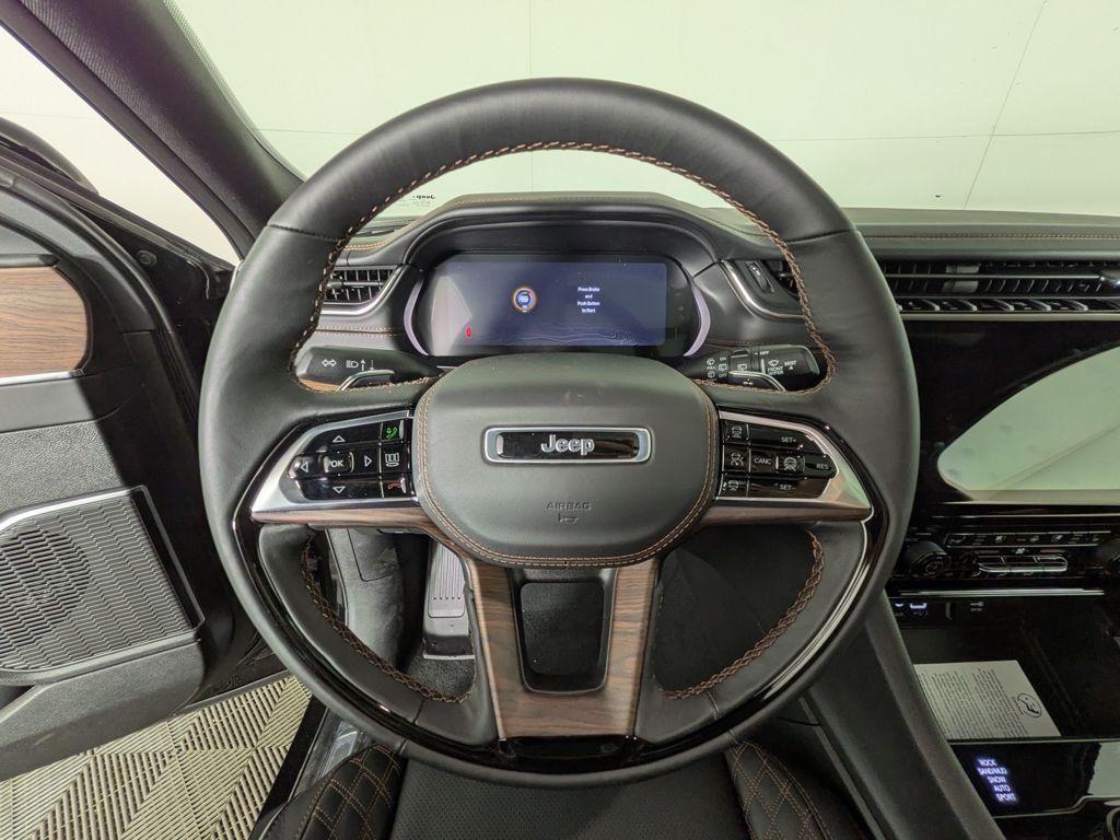 new 2025 Jeep Grand Cherokee car, priced at $58,949