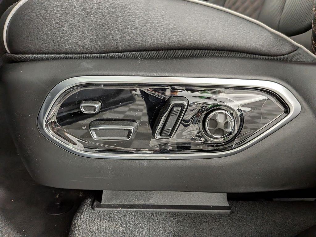 new 2025 Jeep Grand Cherokee car, priced at $58,949