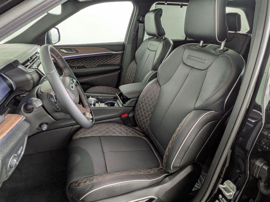 new 2025 Jeep Grand Cherokee car, priced at $58,949