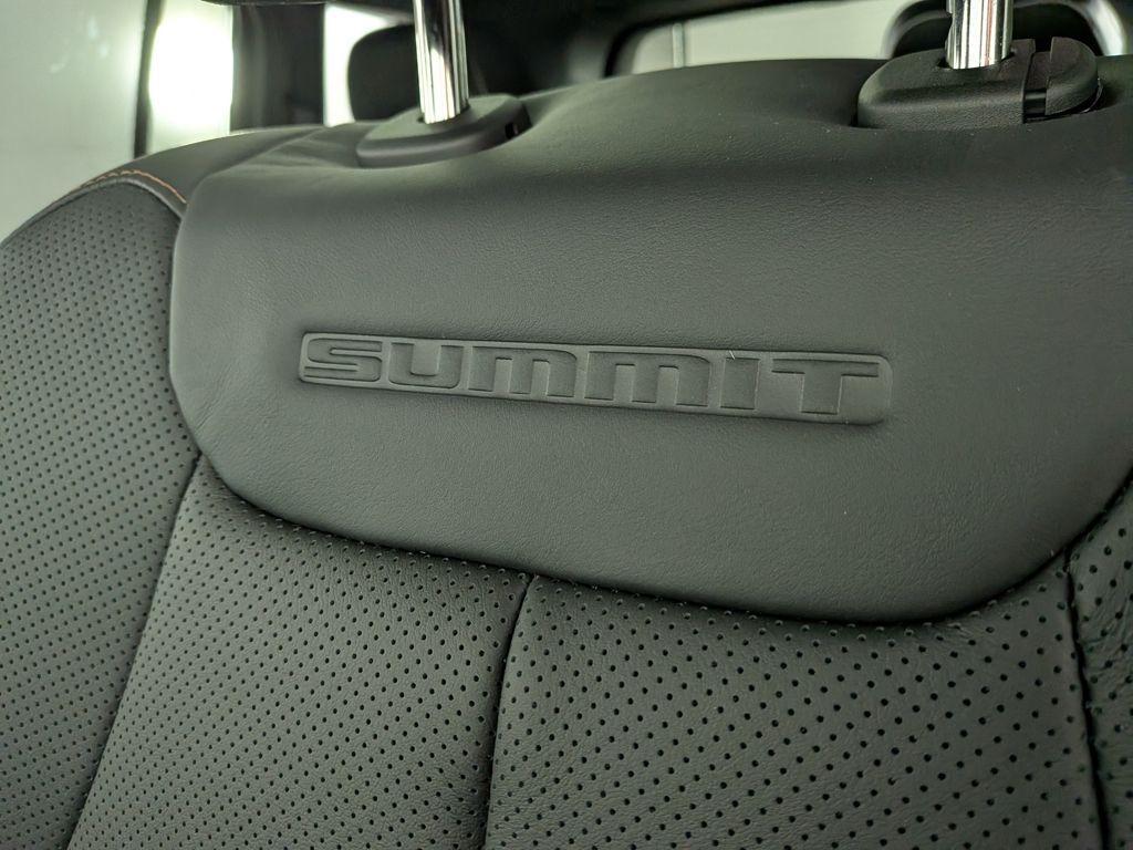 new 2025 Jeep Grand Cherokee car, priced at $58,949