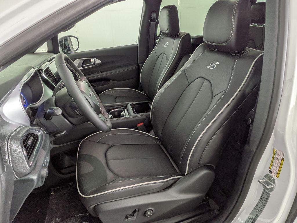 new 2025 Chrysler Pacifica car, priced at $53,991