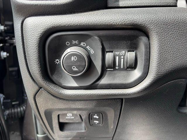 new 2025 Ram 1500 car, priced at $51,472