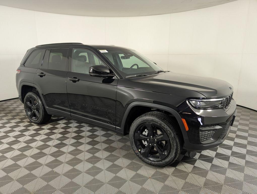 new 2025 Jeep Grand Cherokee car, priced at $43,993