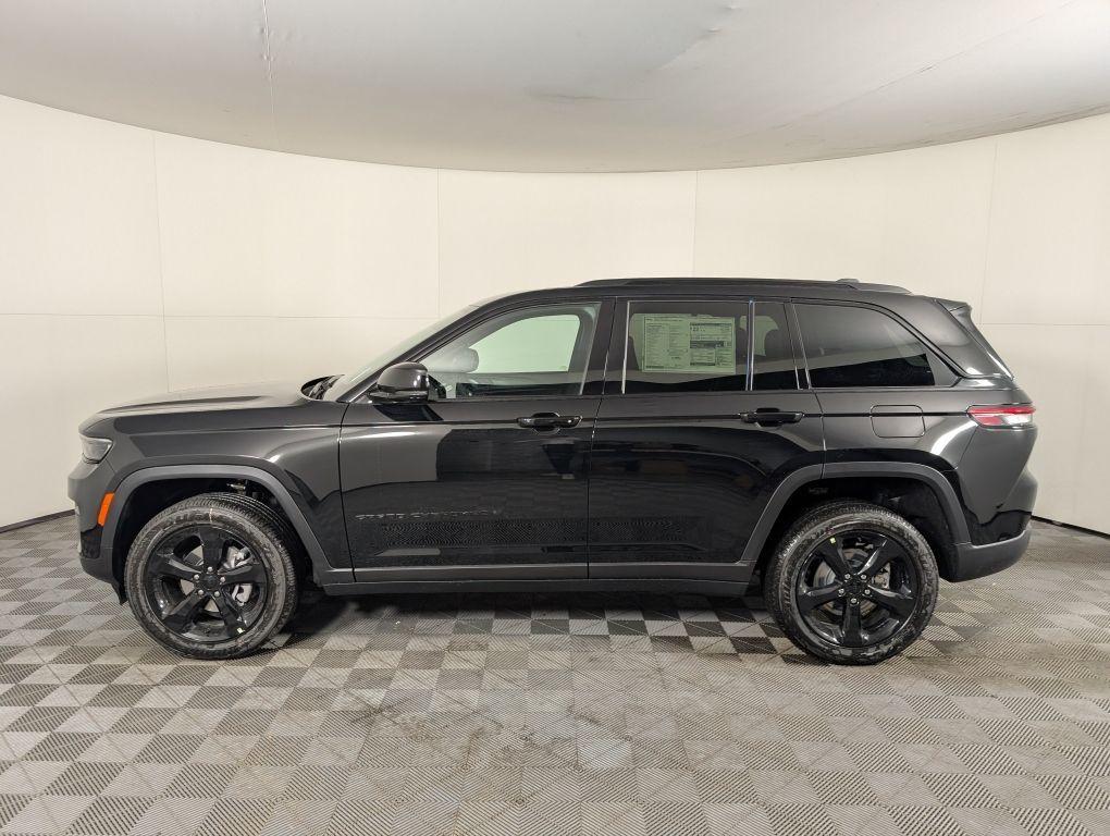 new 2025 Jeep Grand Cherokee car, priced at $43,993