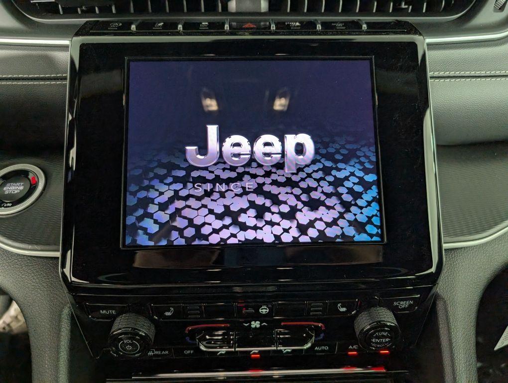 new 2025 Jeep Grand Cherokee car, priced at $43,993