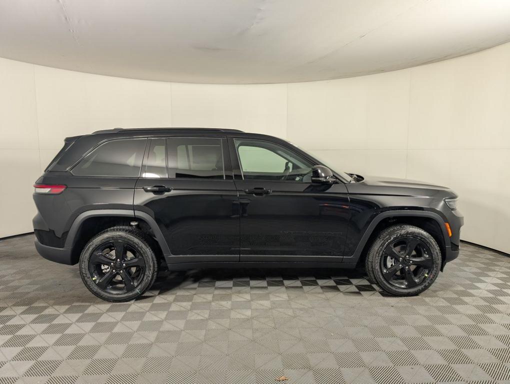 new 2025 Jeep Grand Cherokee car, priced at $44,880