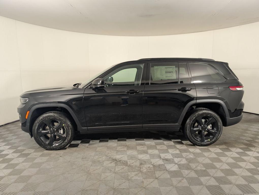 new 2025 Jeep Grand Cherokee car, priced at $44,880