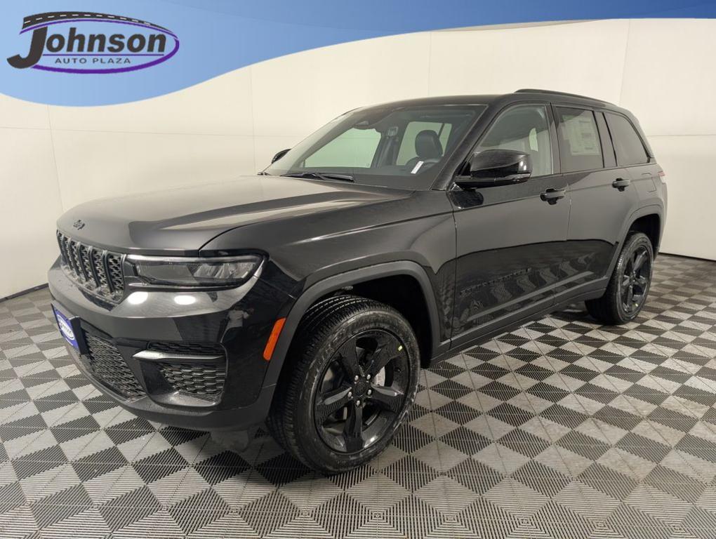 new 2025 Jeep Grand Cherokee car, priced at $43,903