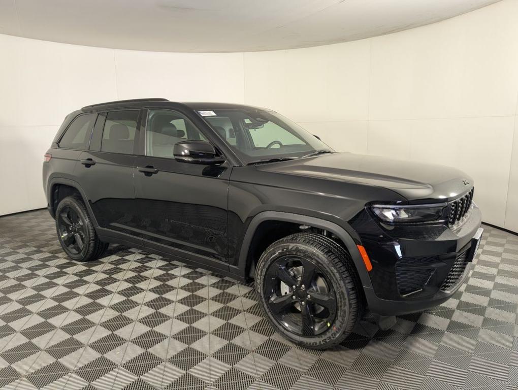 new 2025 Jeep Grand Cherokee car, priced at $44,880