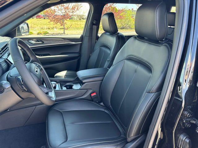 new 2025 Jeep Grand Cherokee L car, priced at $49,195