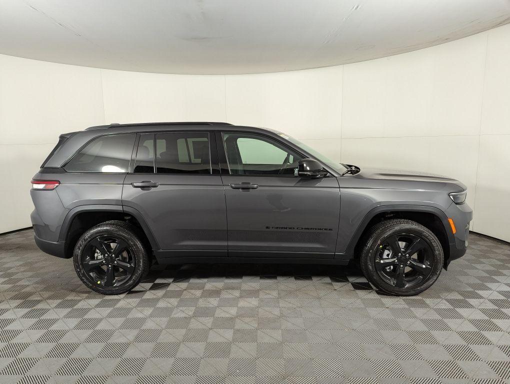 new 2025 Jeep Grand Cherokee car, priced at $44,880