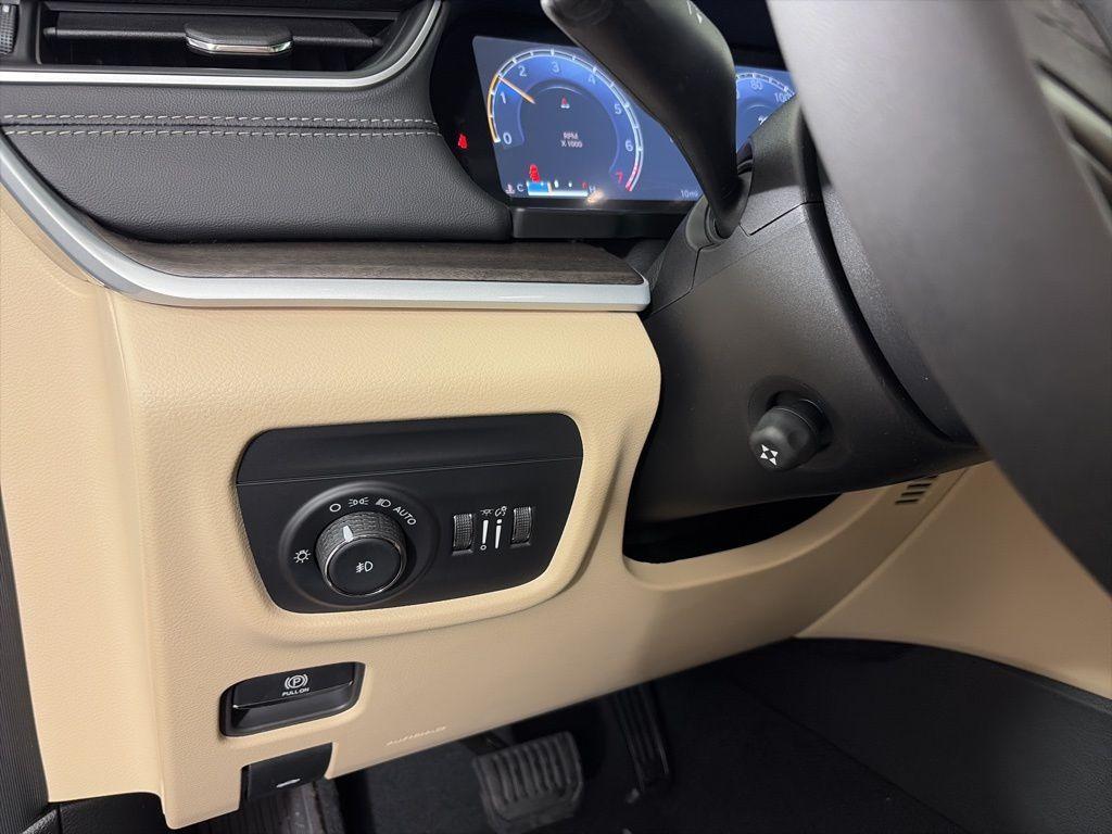 new 2025 Jeep Grand Cherokee L car, priced at $48,186