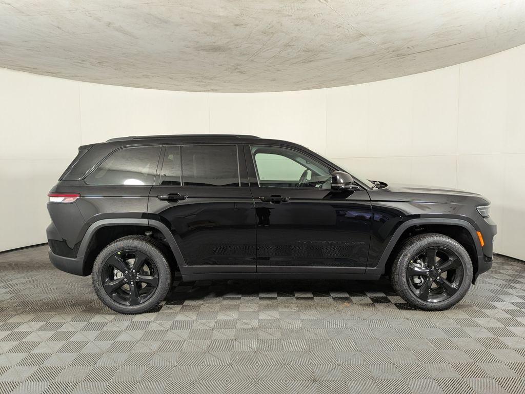 new 2025 Jeep Grand Cherokee car, priced at $50,704