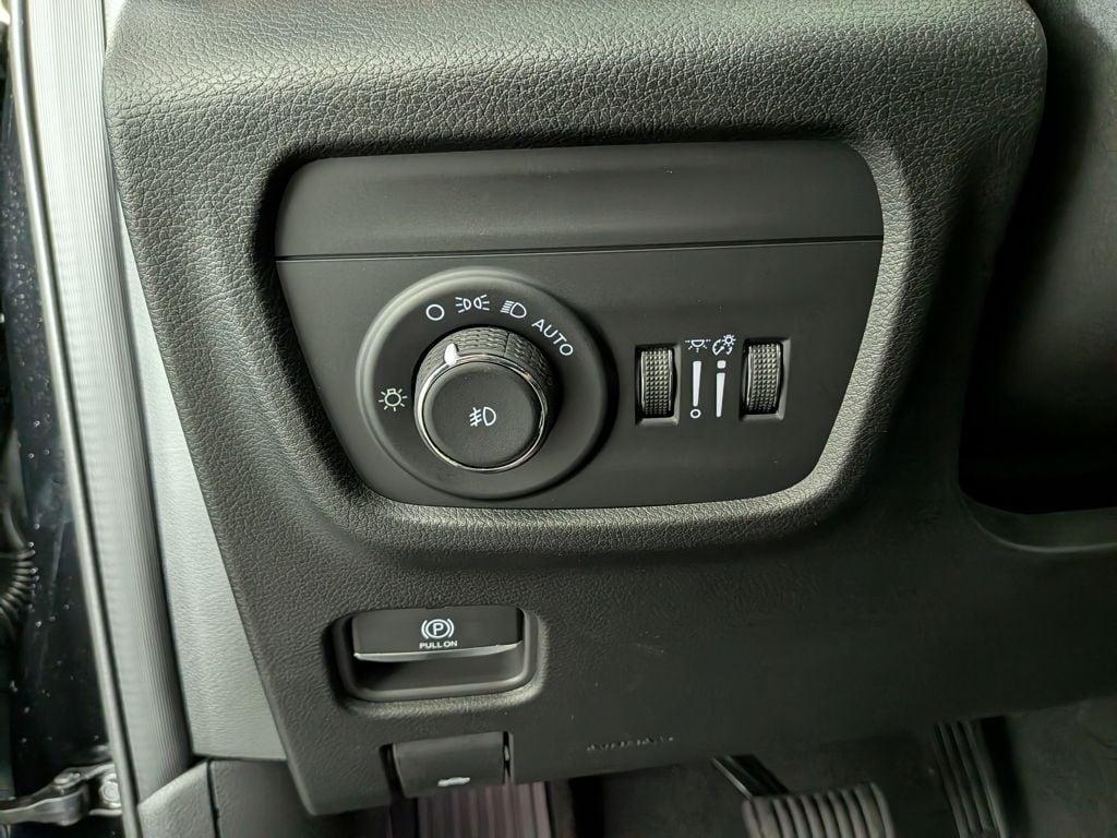 new 2025 Jeep Grand Cherokee car, priced at $50,704