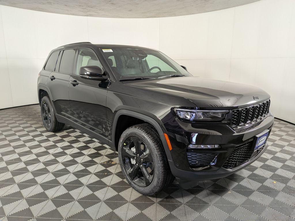new 2025 Jeep Grand Cherokee car, priced at $50,704