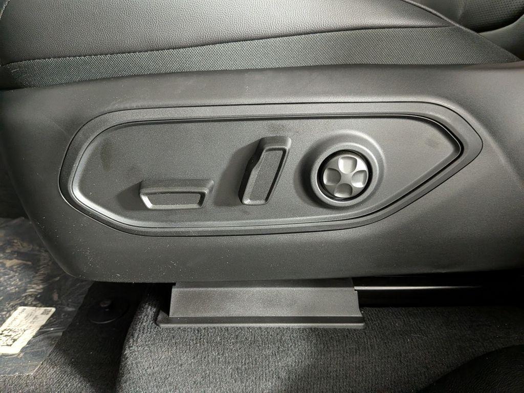 new 2025 Jeep Grand Cherokee car, priced at $50,704