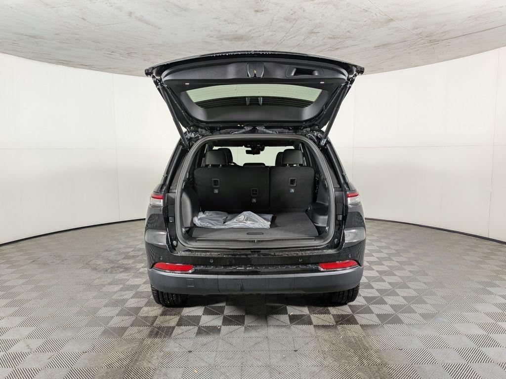new 2025 Jeep Grand Cherokee car, priced at $50,704