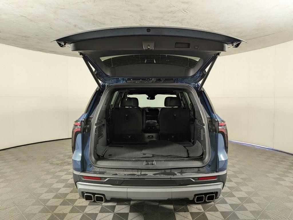 used 2024 Chevrolet Traverse car, priced at $46,488
