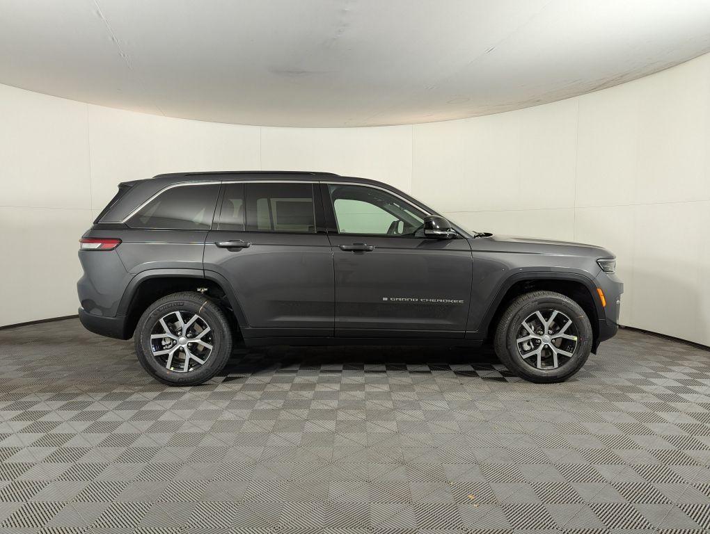 new 2025 Jeep Grand Cherokee car, priced at $44,176