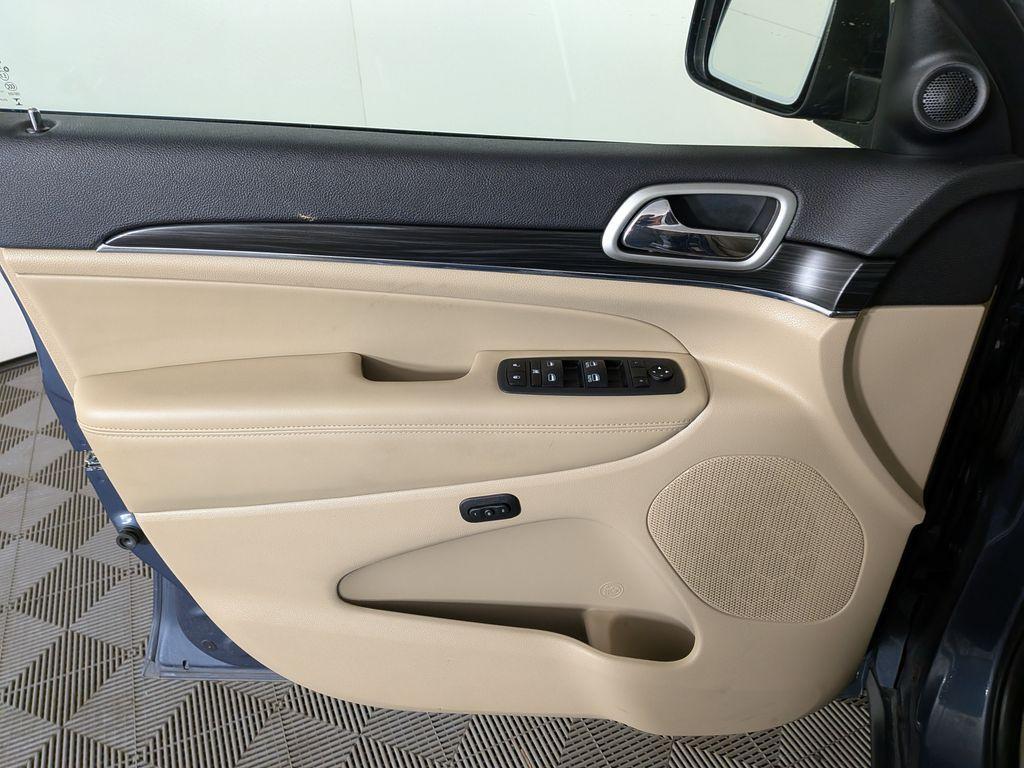 used 2020 Jeep Grand Cherokee car, priced at $29,488