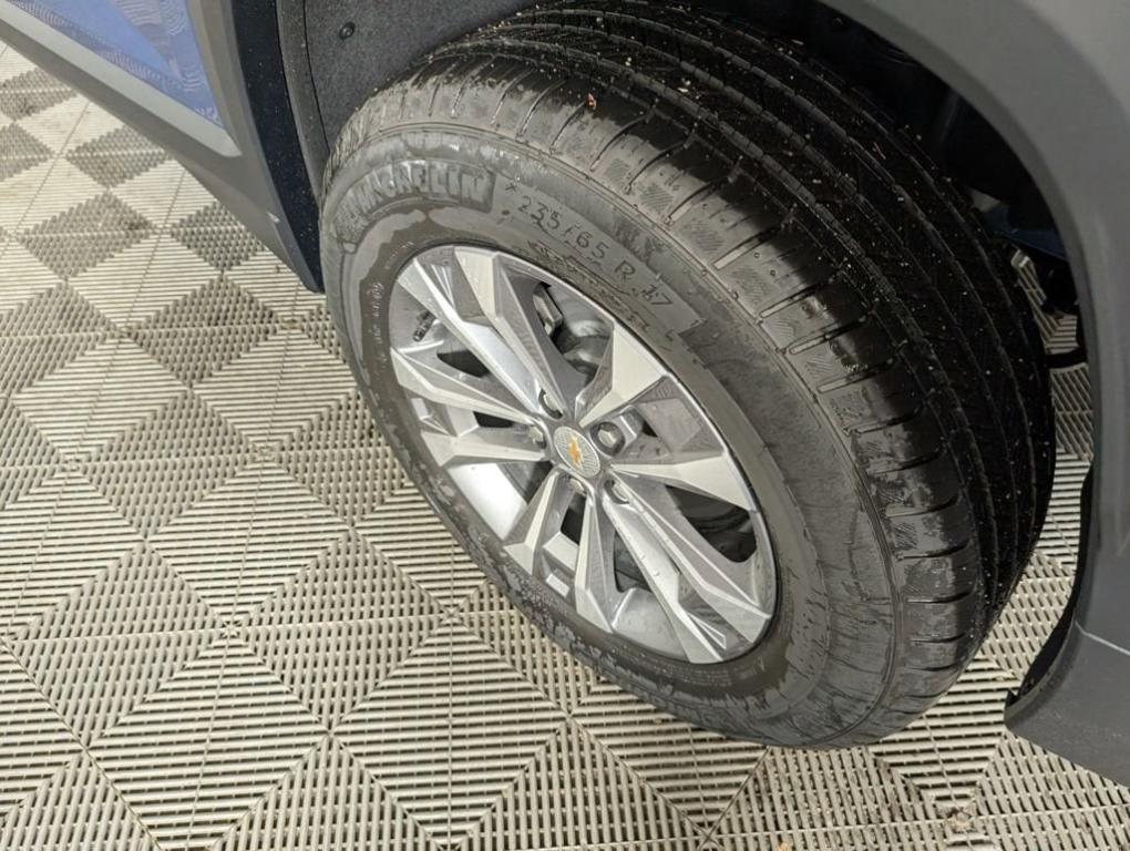 new 2026 Chevrolet Equinox car, priced at $33,910