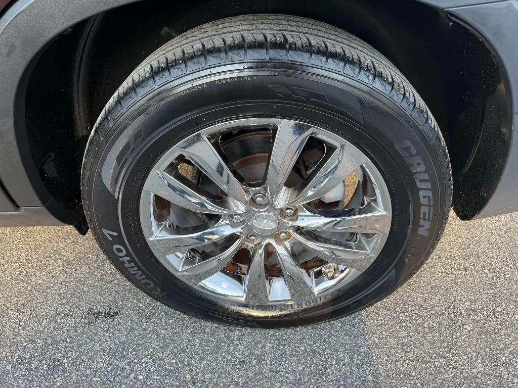 used 2011 Kia Sorento car, priced at $6,499