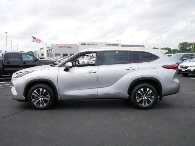 used 2022 Toyota Highlander car, priced at $35,995