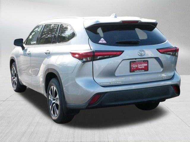 used 2022 Toyota Highlander car, priced at $37,599