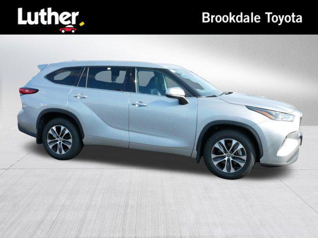 used 2022 Toyota Highlander car, priced at $37,599