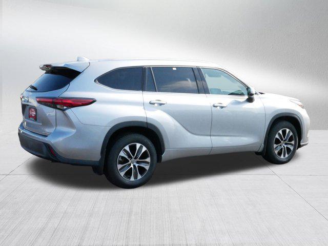 used 2022 Toyota Highlander car, priced at $37,599
