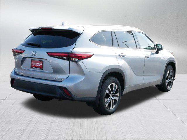 used 2022 Toyota Highlander car, priced at $37,599