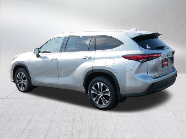 used 2022 Toyota Highlander car, priced at $37,599