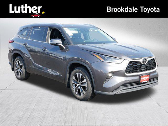 used 2021 Toyota Highlander car, priced at $34,995
