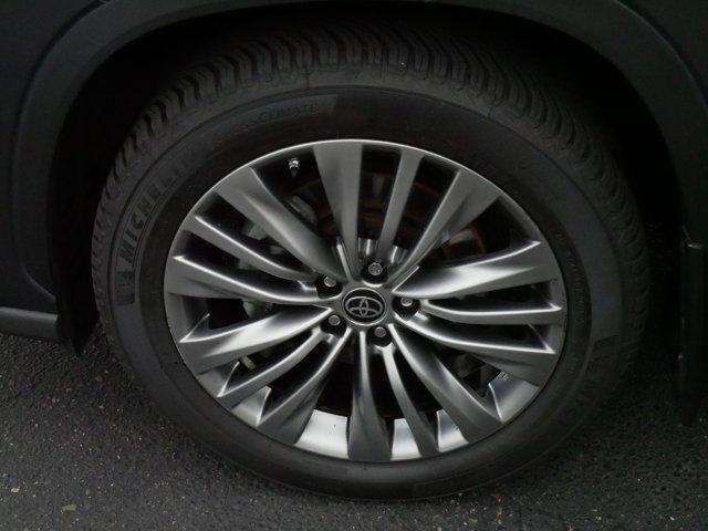 used 2020 Toyota Highlander Hybrid car, priced at $34,995