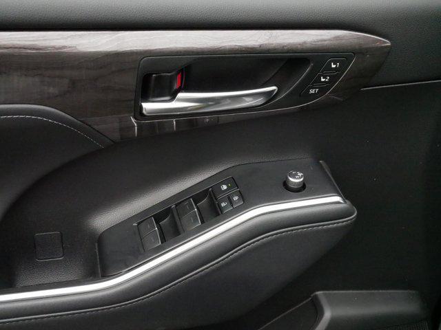 used 2020 Toyota Highlander Hybrid car, priced at $34,995